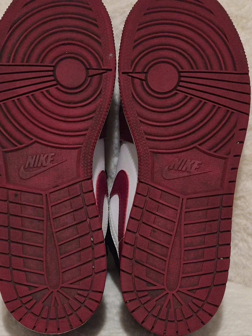 Nike Kids Low-Top Sneakers in Burgundy, White & Black